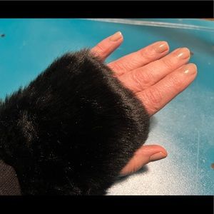 Plush Faux Fur Fingerless Gloves - Barely Worn